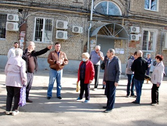 Александр Янклович встретился с жителями Набережной Космонавтов